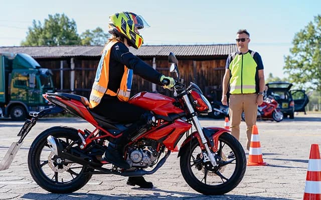 Motor Ehliyeti Ne Kadar? Kaç Yaşında Alınır?